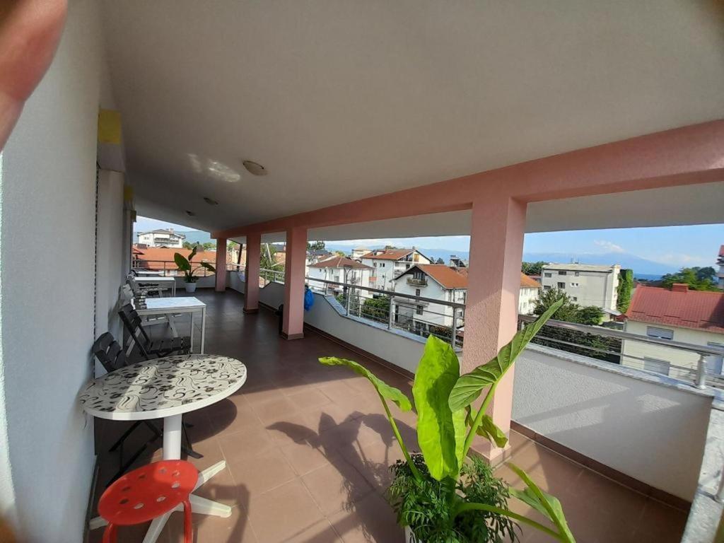 Vila Bolonja Struga Bagian luar foto