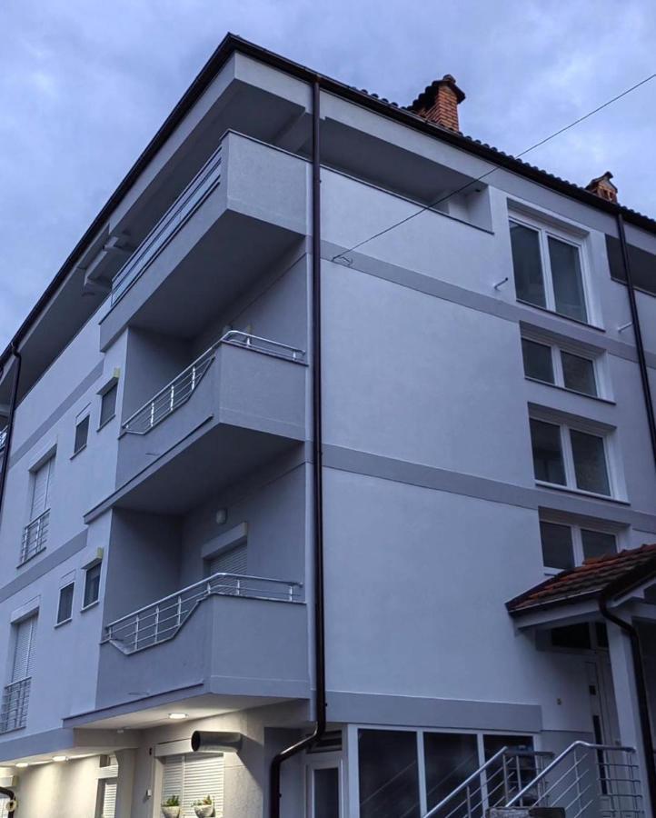 Vila Bolonja Struga Bagian luar foto