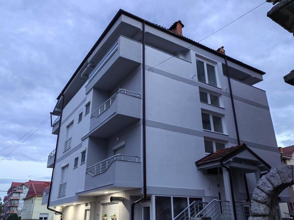 Vila Bolonja Struga Bagian luar foto