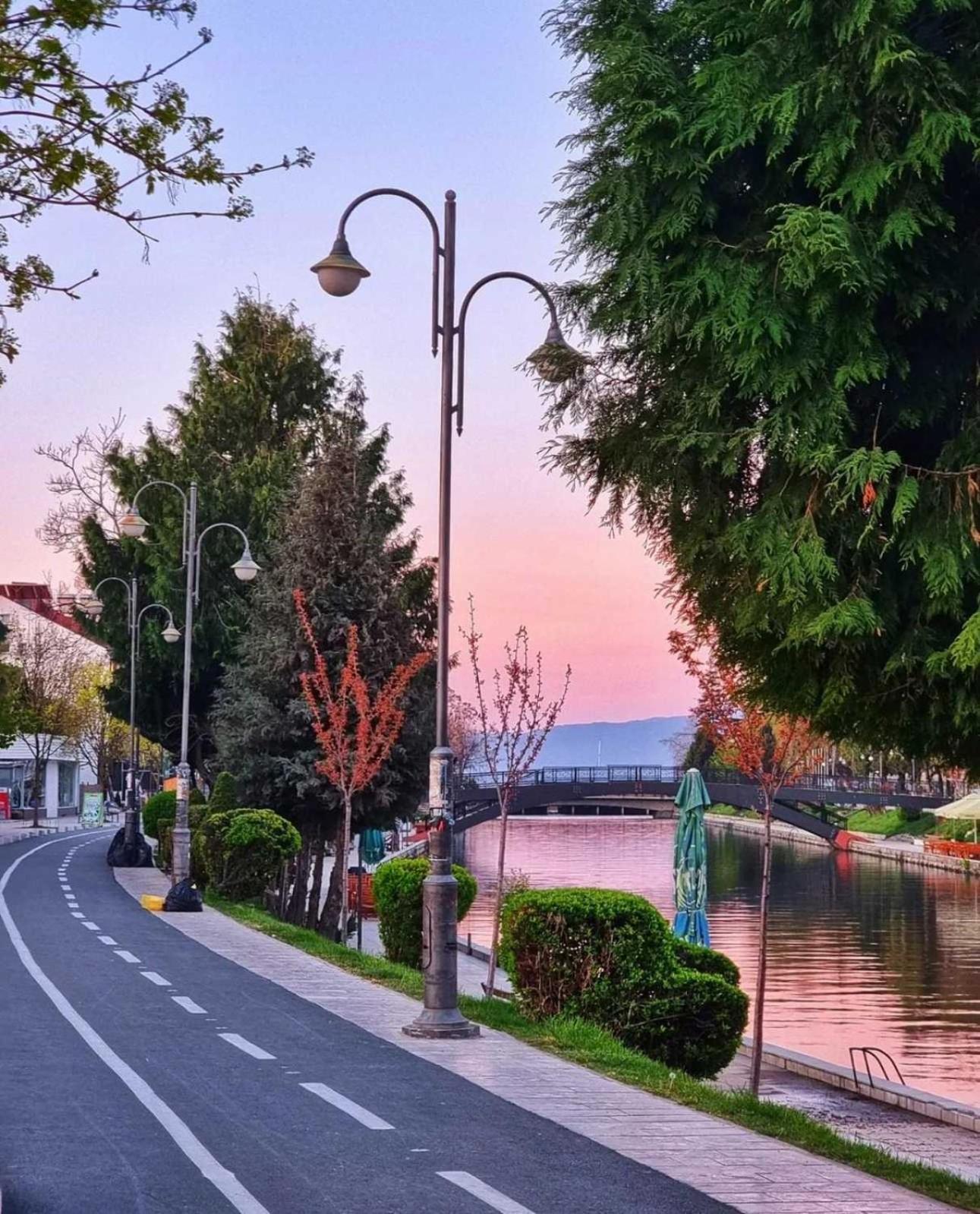 Vila Bolonja Struga Bagian luar foto