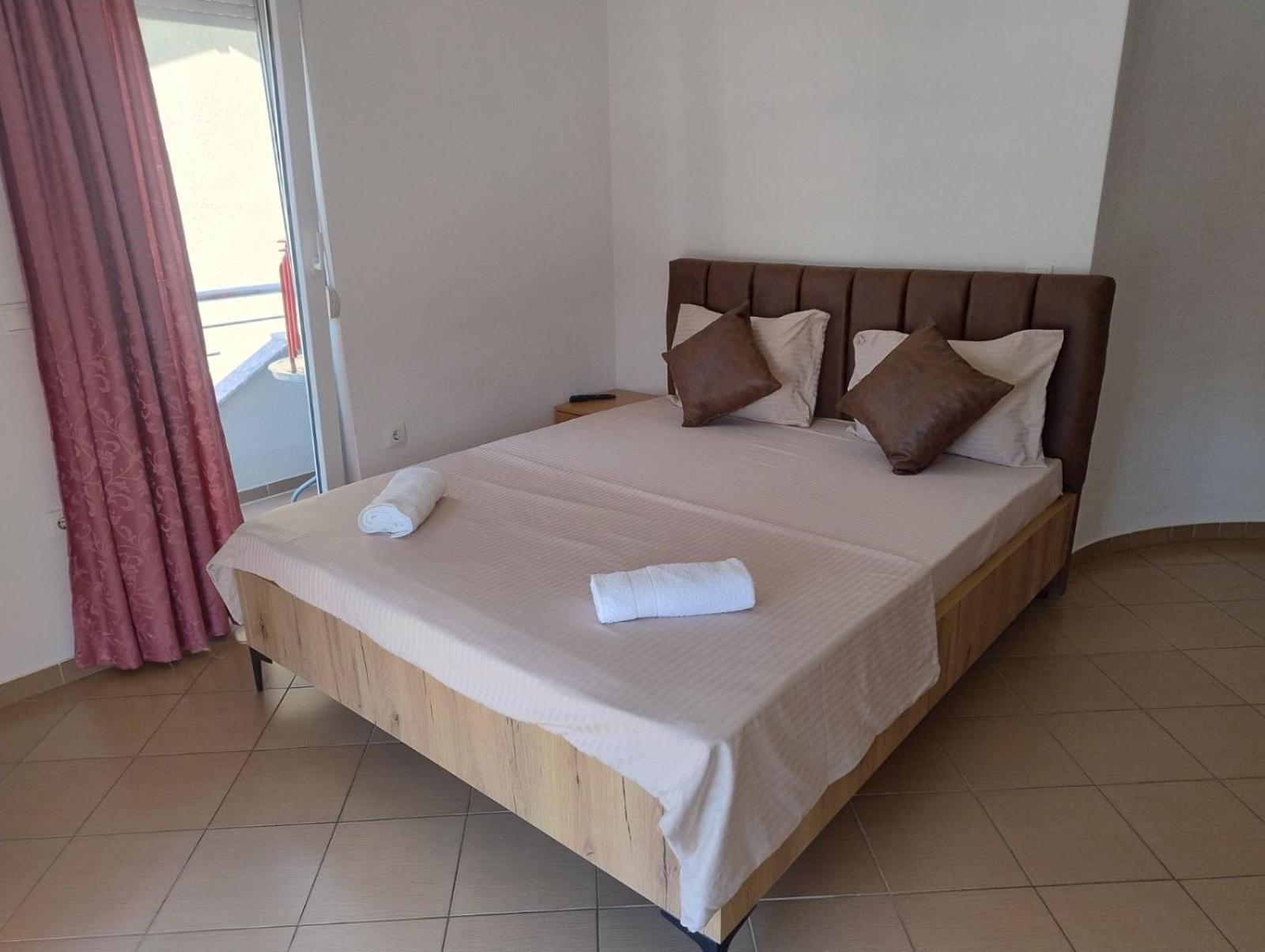 Vila Bolonja Struga Bagian luar foto